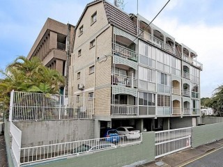 View profile: Spacious 2 Bedroom - Great Location!