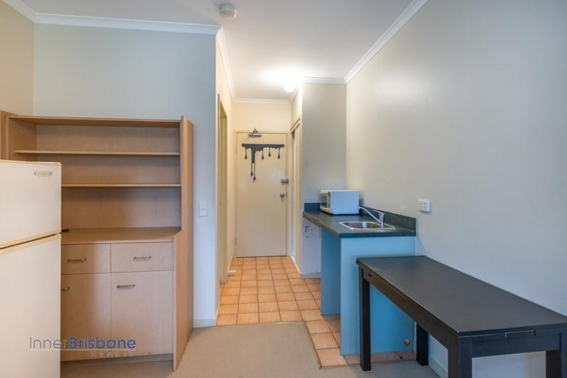 Renovated, Fully Furnished Studio Utilities Included, Spring Hill ID 844