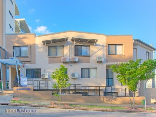 View profile: Single Bed Studio available $350 per week! Includes Water!