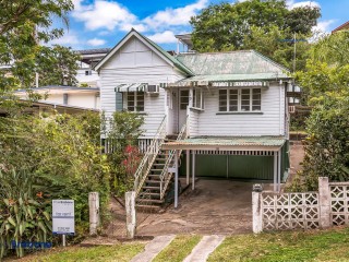 View profile: Large Four Bedroom Home With Air Con and Ceiling Fans