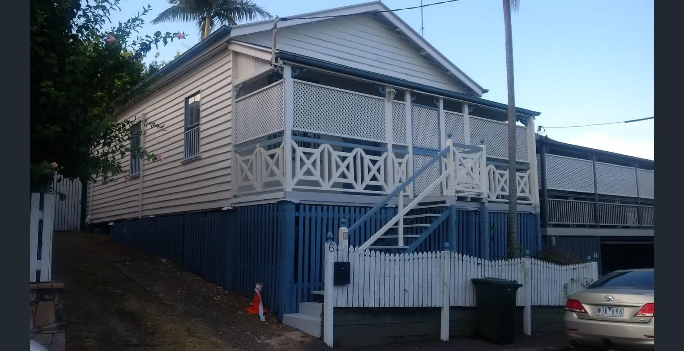 2 bedroom airconditioned Bungalow in Spring Hill, with off street parking perfect for families