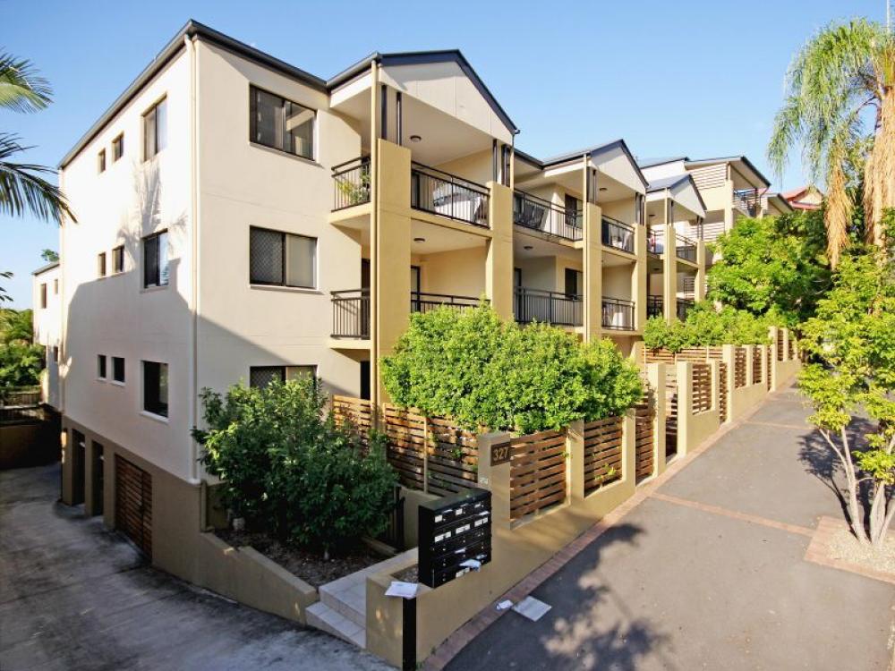 Central Spring Hill Location- UNFURNISHED